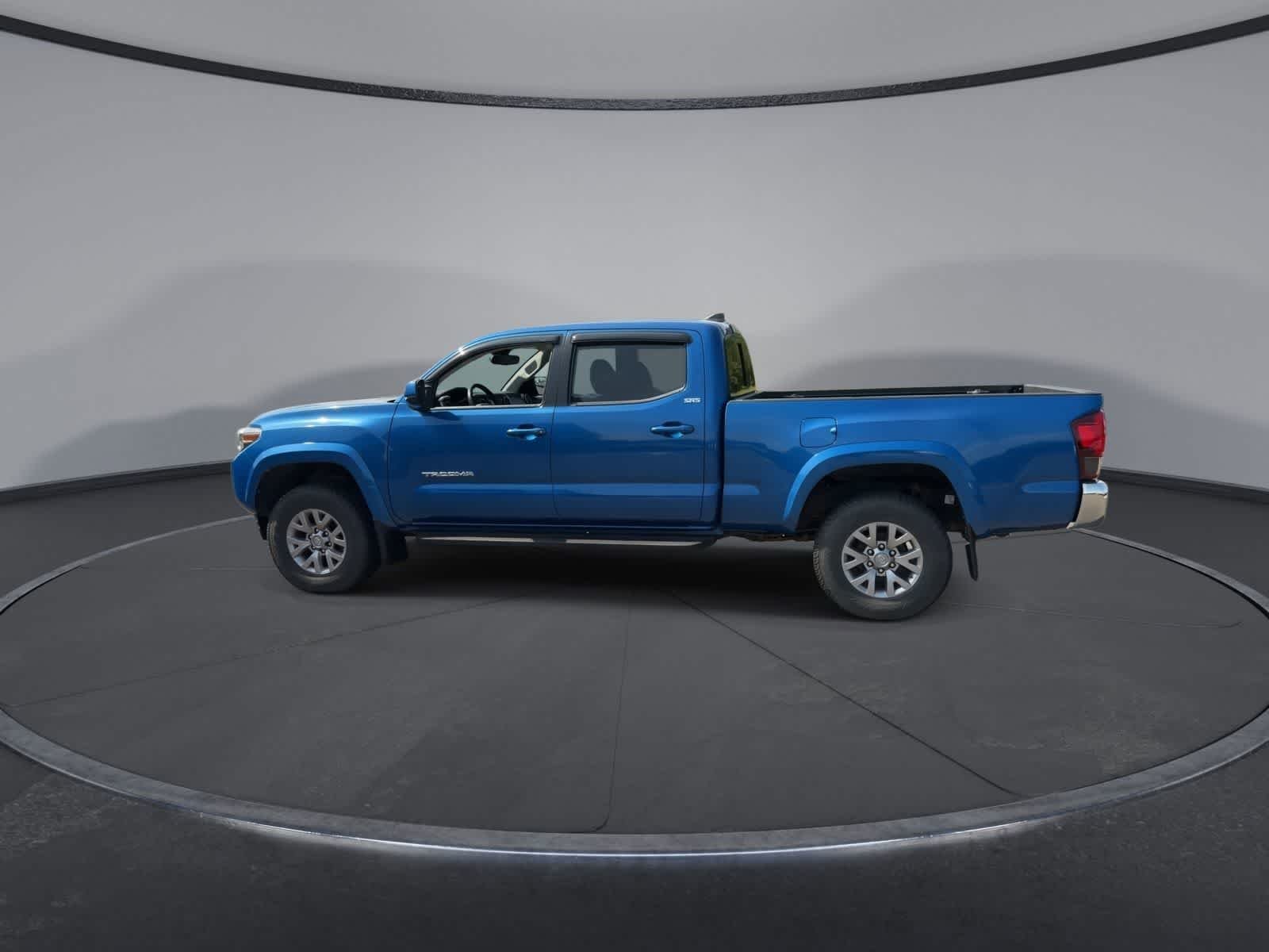 Used 2018 Blazing Blue Pearl Toyota SR5 image 5