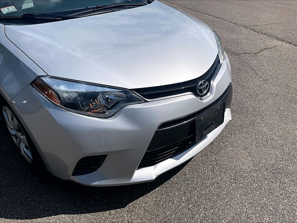 Used 2016 Silver Toyota LE image 8