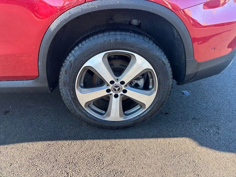 Used 2021 Red Mercedes-Benz GLC 300 image 17
