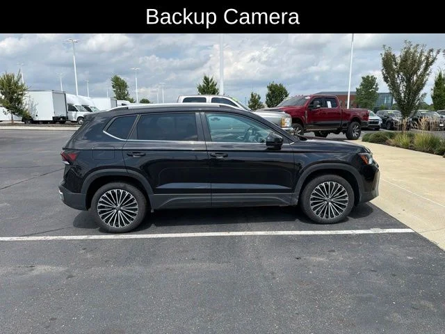 Used 2025 White Volkswagen 1.5T SE image 2