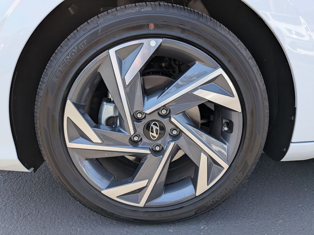 2026 Hyundai Elantra Limited - Photo 11