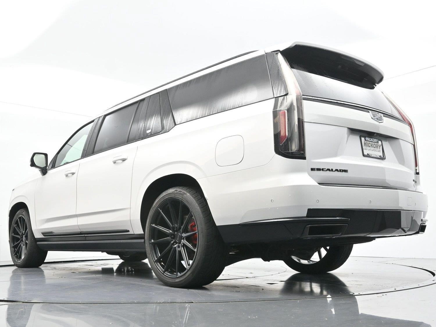 Used 2021 Crystal White Tricoat Cadillac Sport Platinum image 53