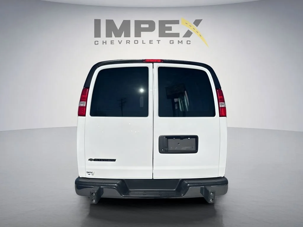Used 2023 Summit White Chevrolet WT image 4