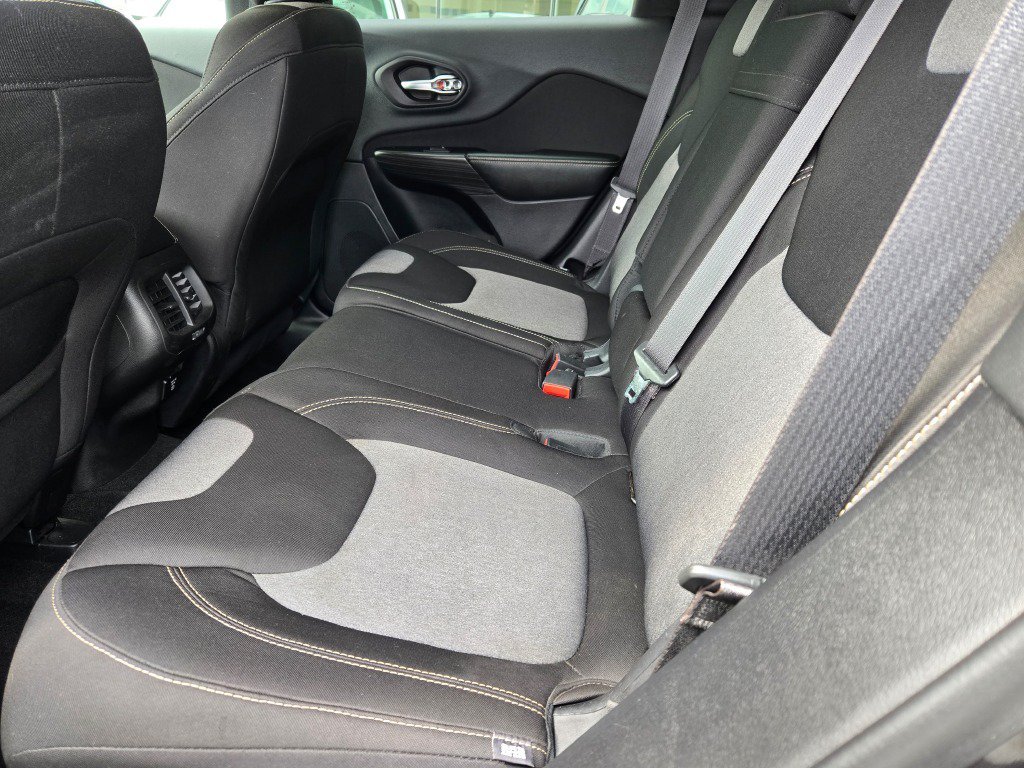 Used 2014 Crystal Metallic Jeep Latitude image 15