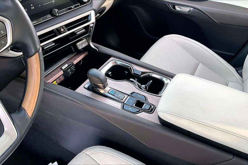 Used 2024 White Lexus 350 Premium image 14