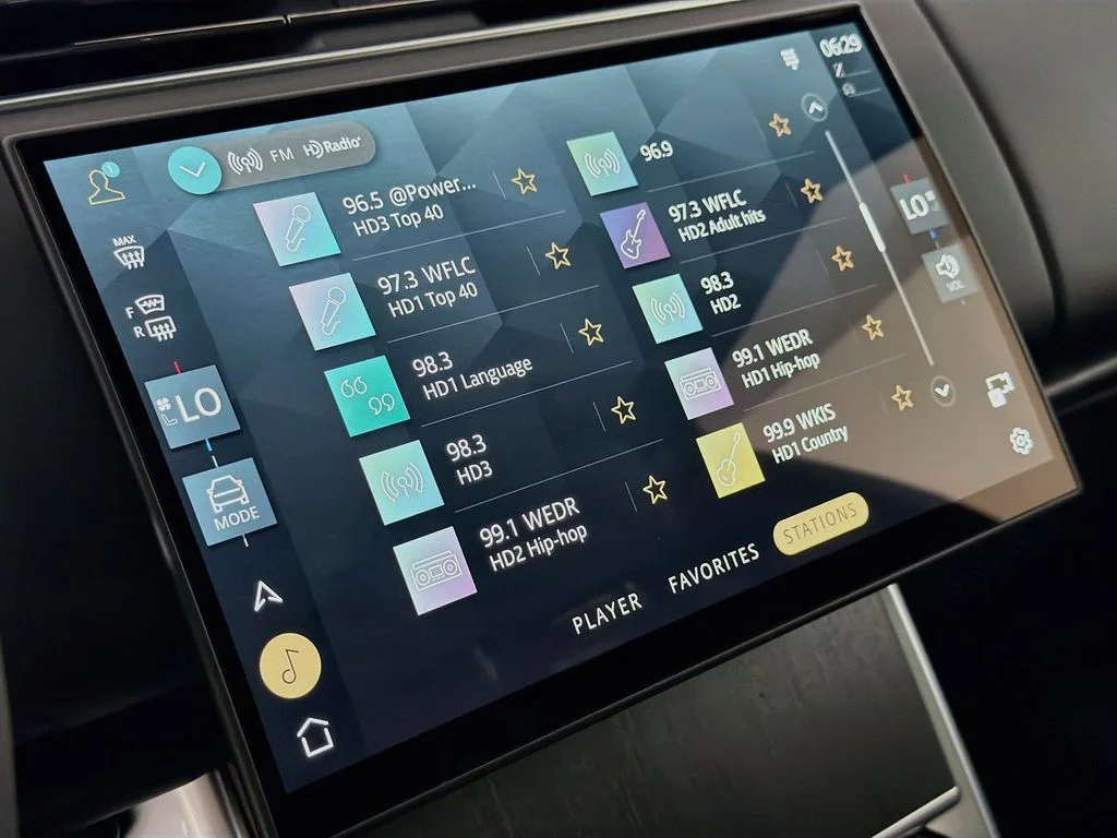 New 2026 Santorini Black Land Rover SE 7 Seats image 15