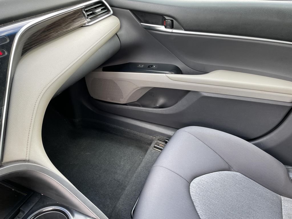 Used 2018 Gray Toyota LE image 19