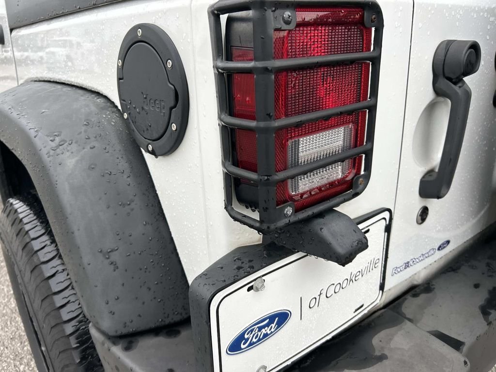 Used 2012 Bright White Jeep Unlimited Sport image 11