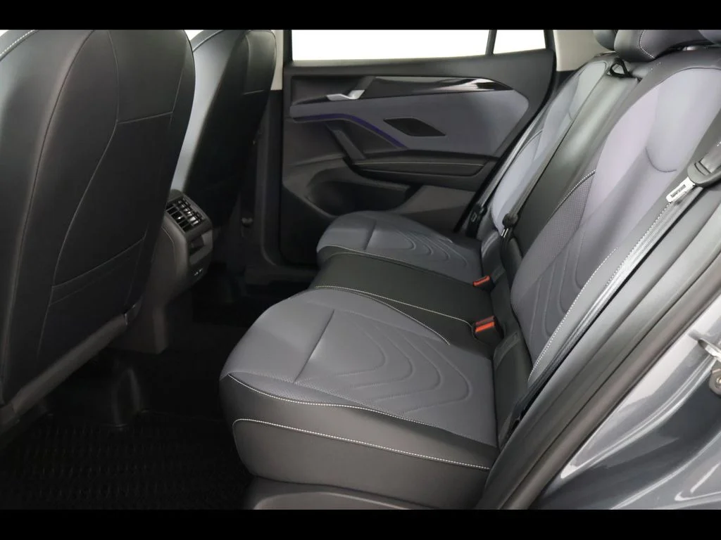 2026 Volkswagen Tiguan SE - Photo 10
