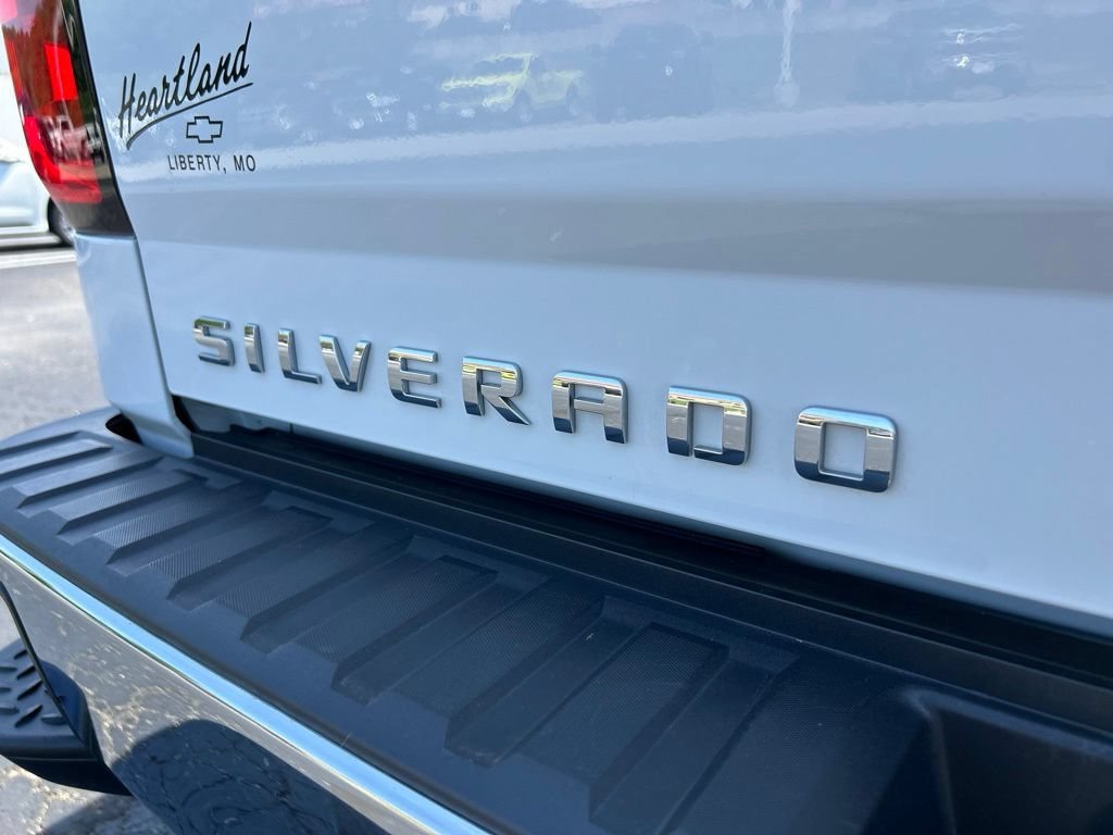 Used 2018 SUMMIT WHITE Chevrolet LT image 13