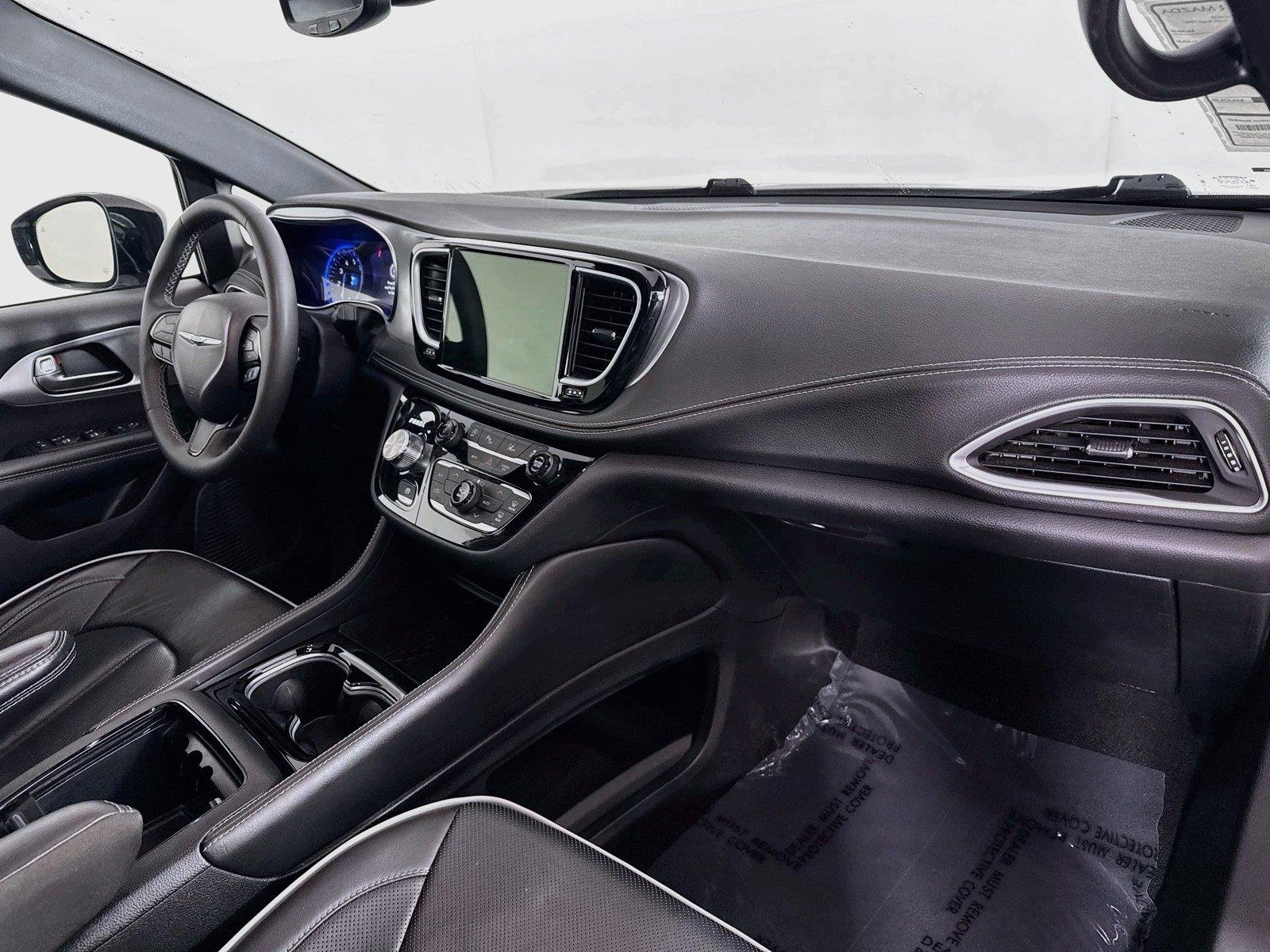 Used 2025 Bright White Clearcoat Chrysler Limited image 43