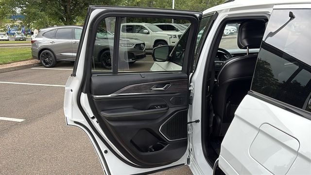 Used 2023 White Jeep Overland image 22