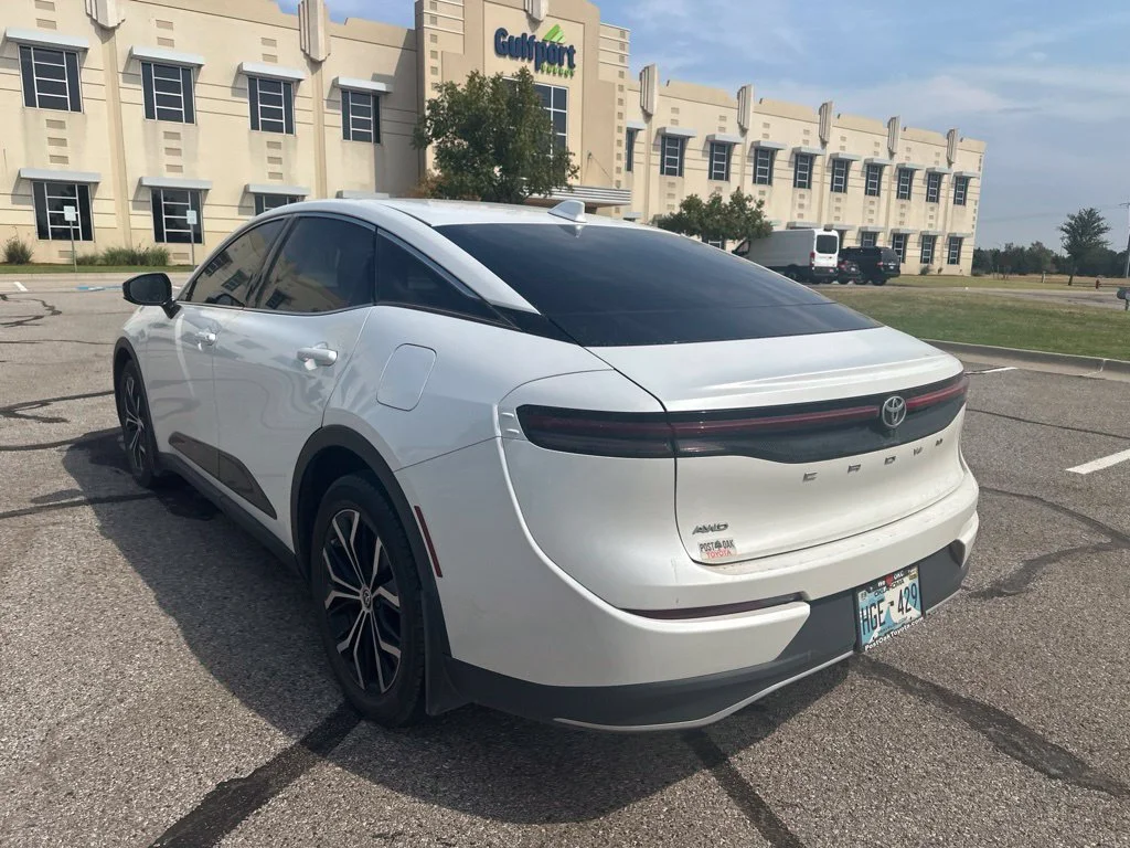 Used 2023  Toyota XLE image 7