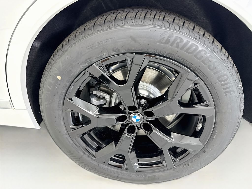 New 2027 White Metallic BMW xDrive40i image 31