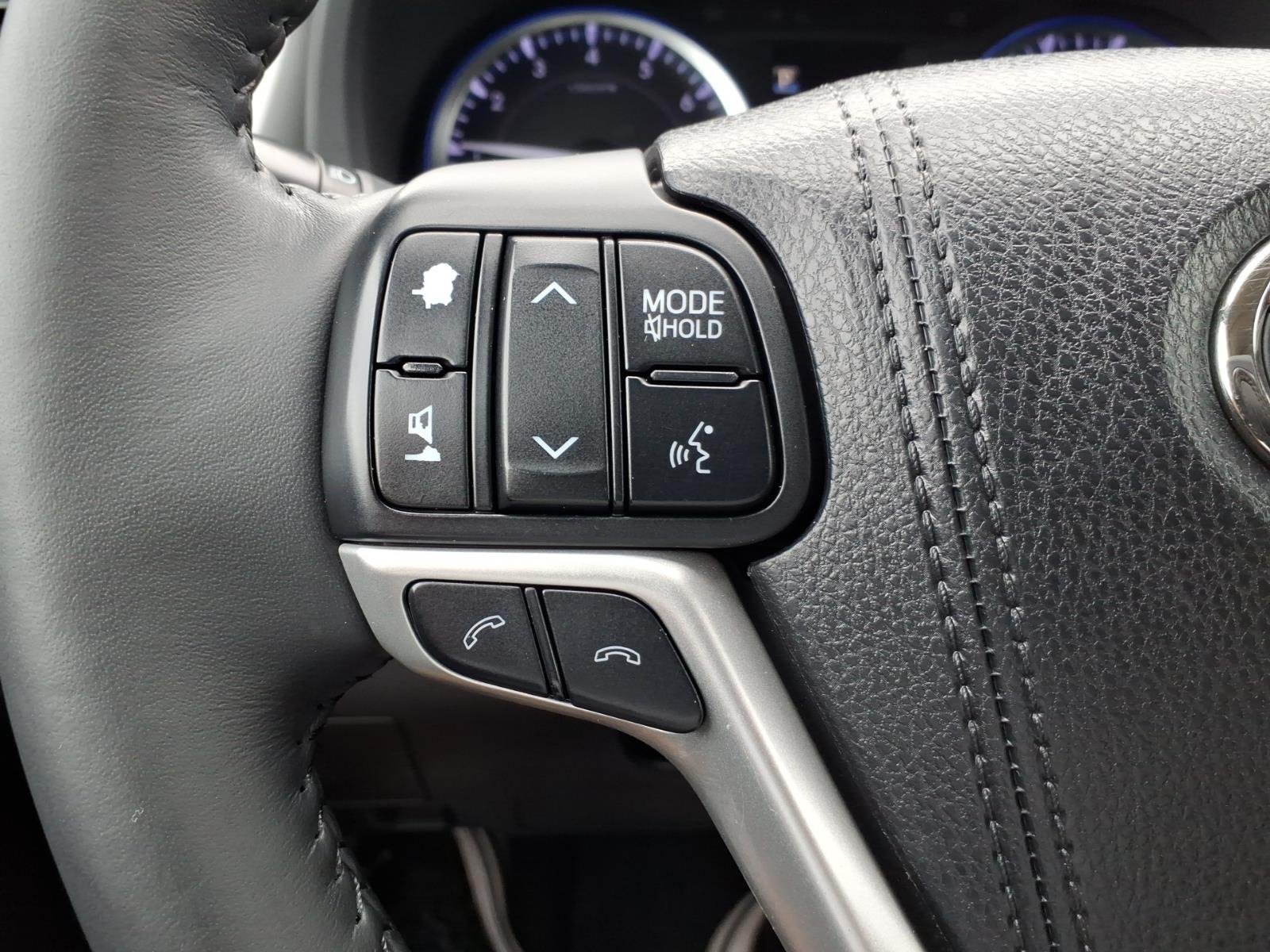 Used 2018 Midnight Black Metallic Toyota Limited 4dr SUV image 22