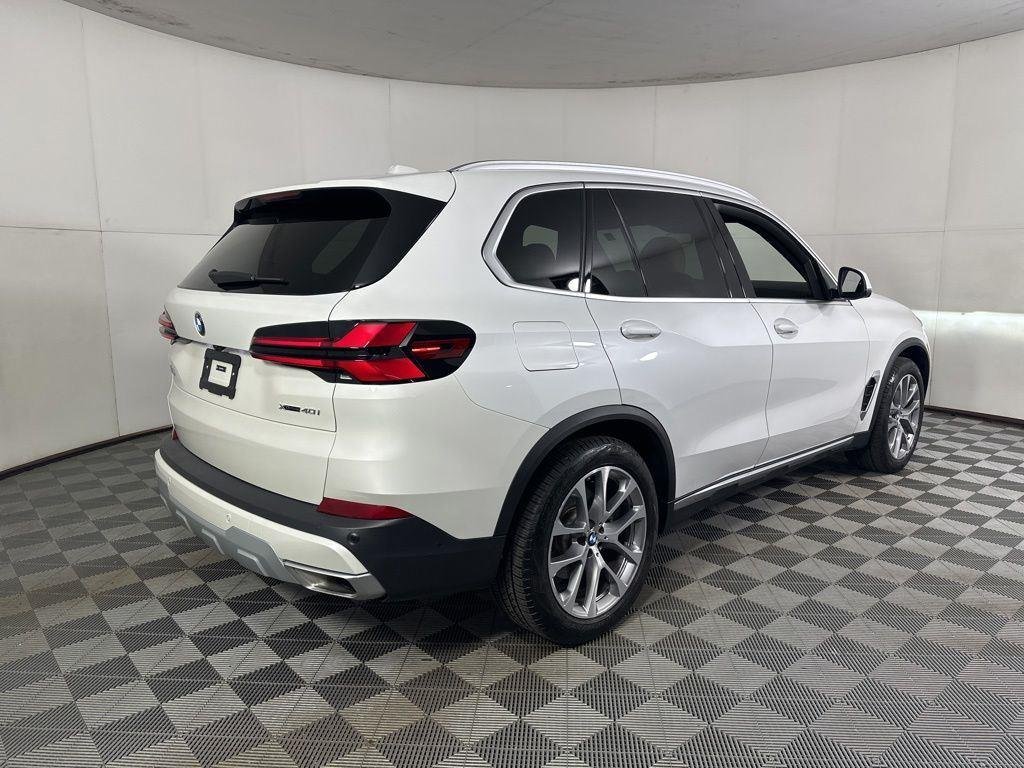 Used 2024 White Metallic BMW xDrive40i image 6
