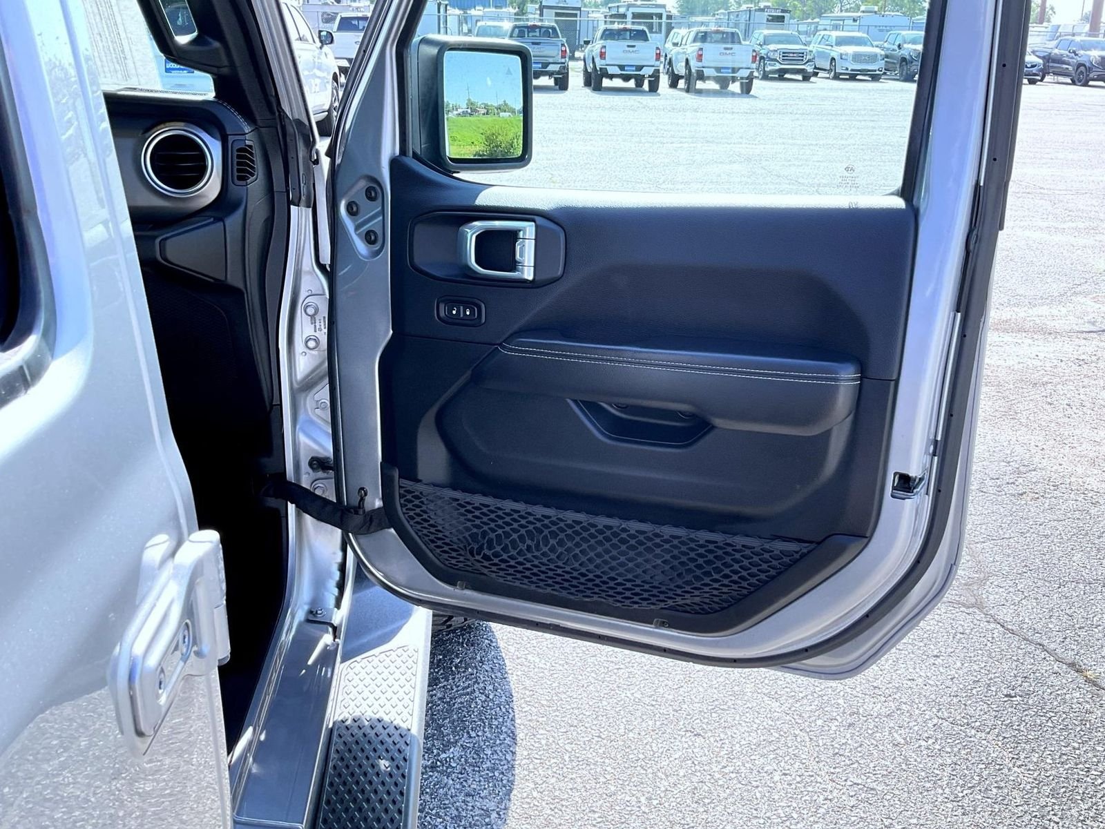 Used 2021 Silver Jeep Overland image 16