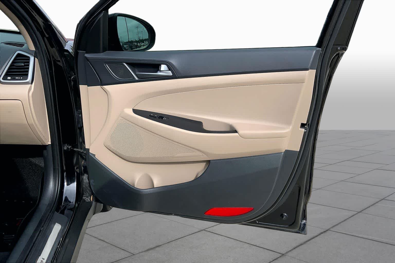 Used 2016 Ash Black Hyundai Limited image 23