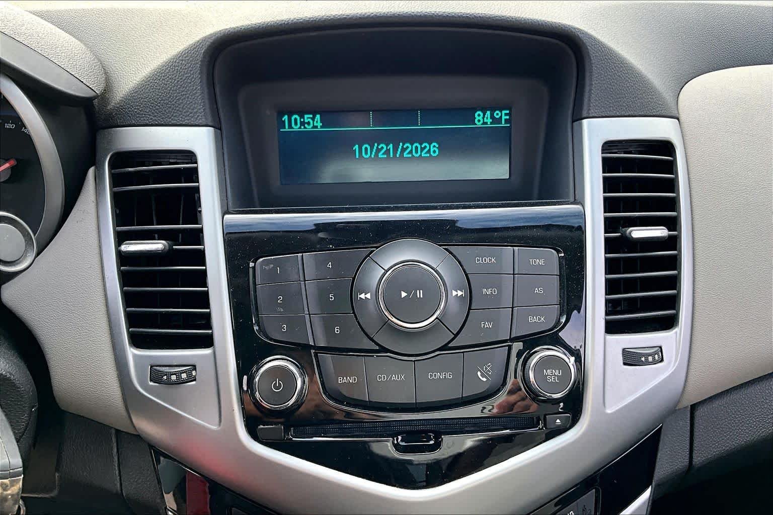 Used 2014 Summit White Chevrolet LS image 30