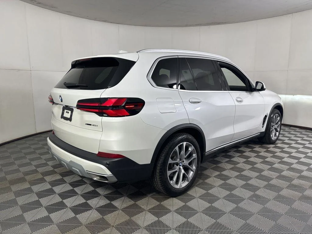 Used 2024 White Metallic BMW xDrive40i image 6
