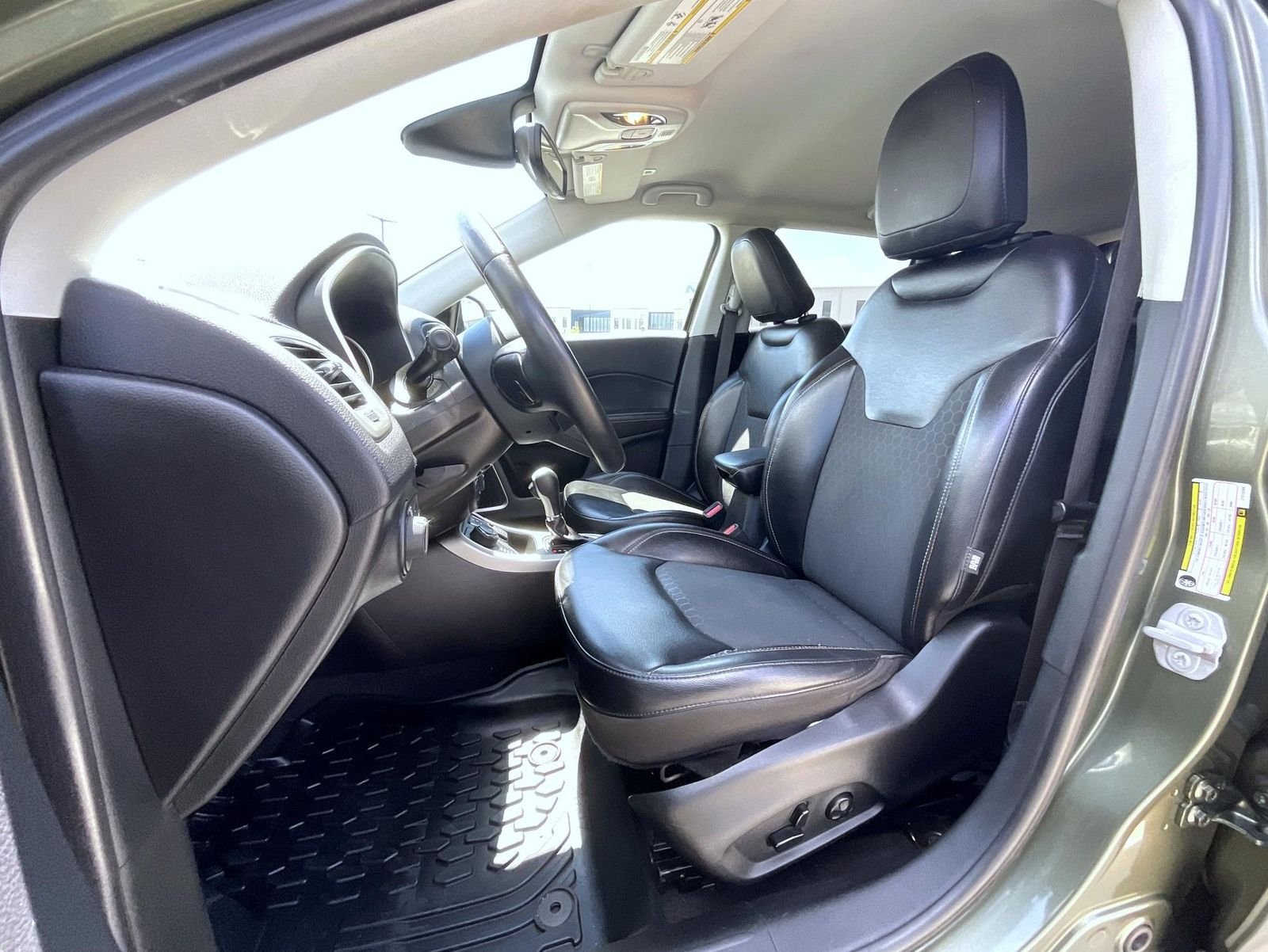 Used 2018 Green Jeep Latitude image 11