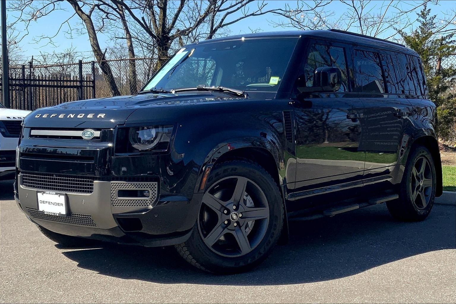 2025 Land Rover Defender 110 X-Dynamic SE P400's photo