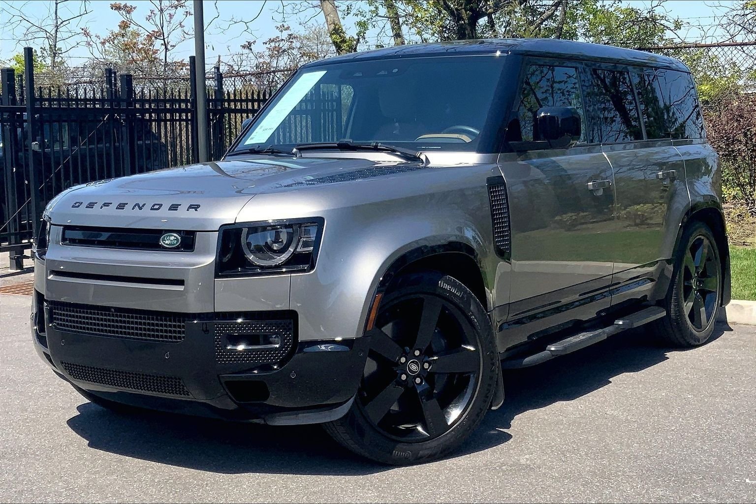 2025 Land Rover Defender 110 X-Dynamic SE P500's photo
