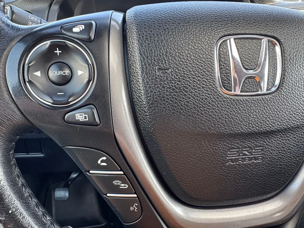 Used 2016 Black Honda EX-L image 19