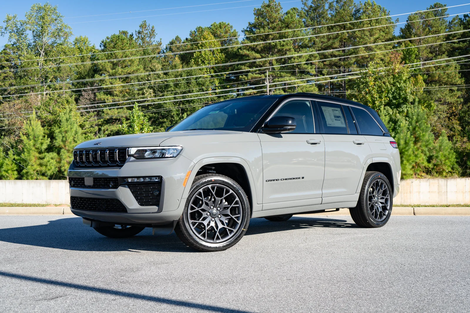 New 2027 Sting-Gray Clear-Coat Paint Jeep Summit image 3