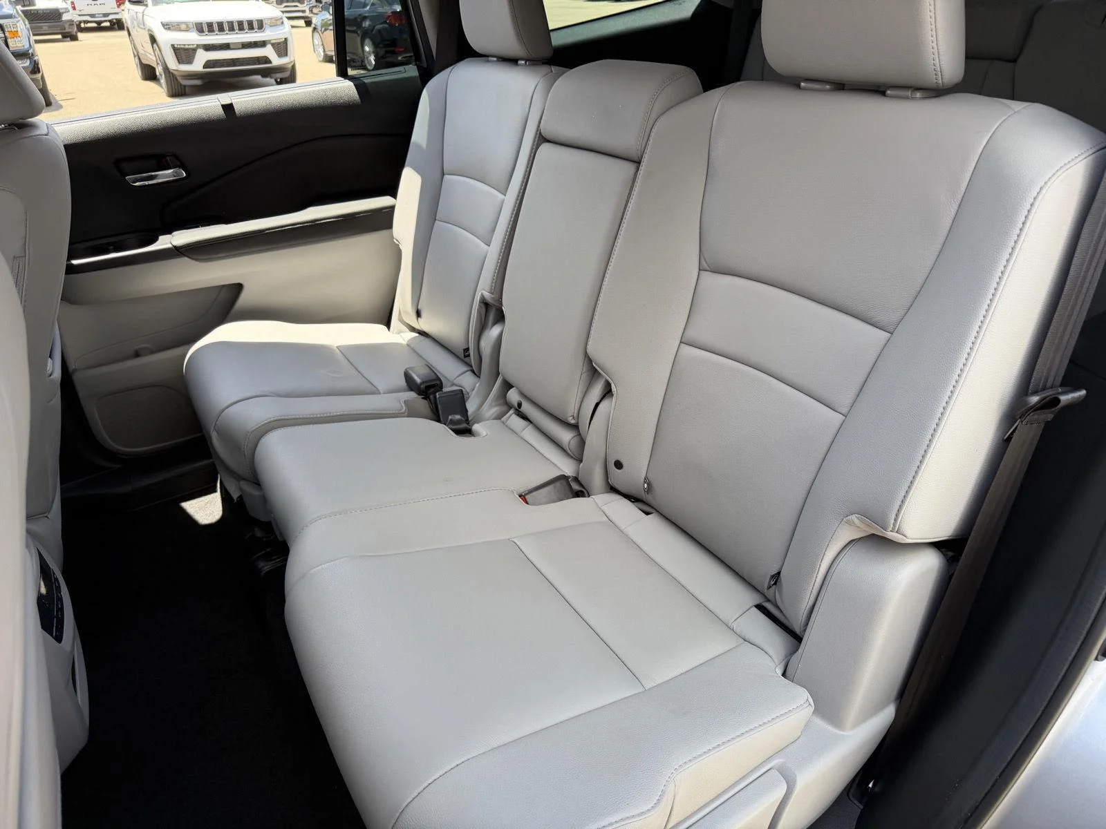Used 2022 Lunar Silver Metallic Honda EX-L image 17
