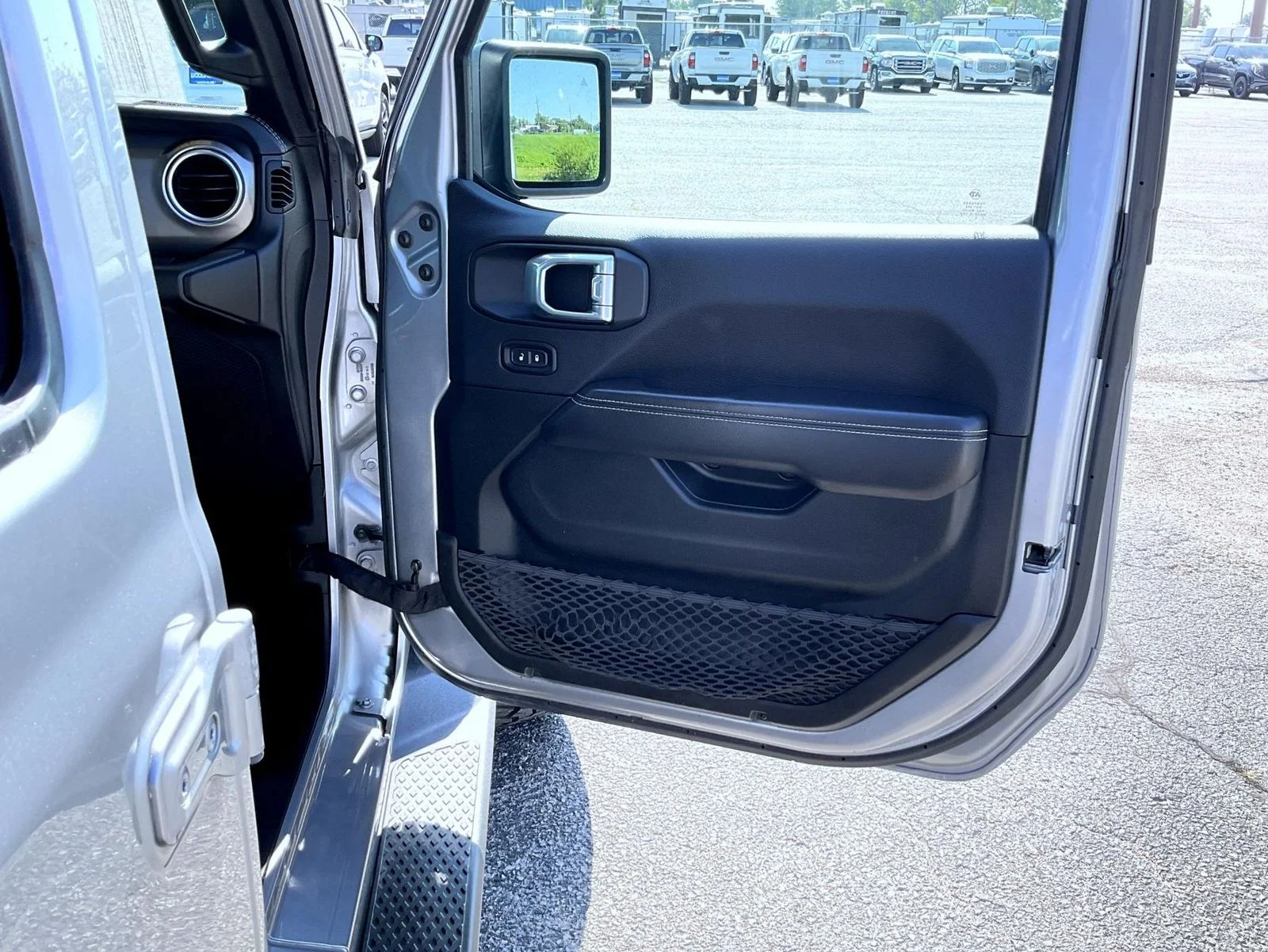 Used 2021 Silver Jeep Overland image 16