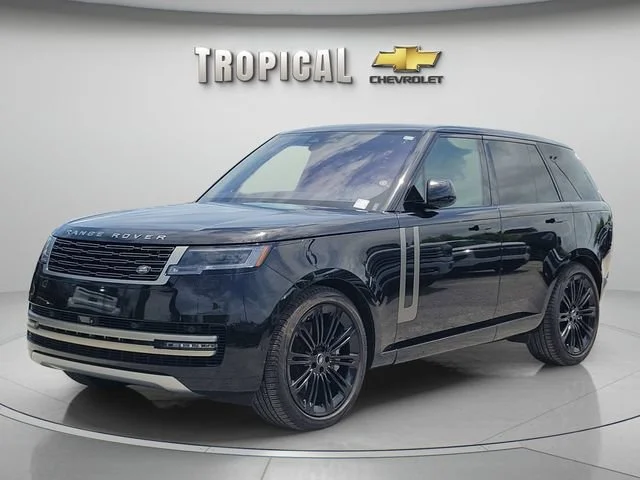 Used 2023 Black Land Rover SE image 1