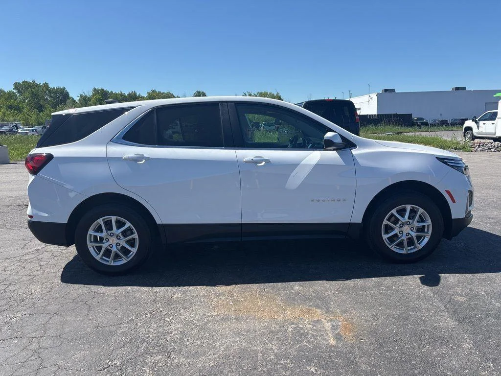 Used 2024 Summit White Chevrolet LT image 8