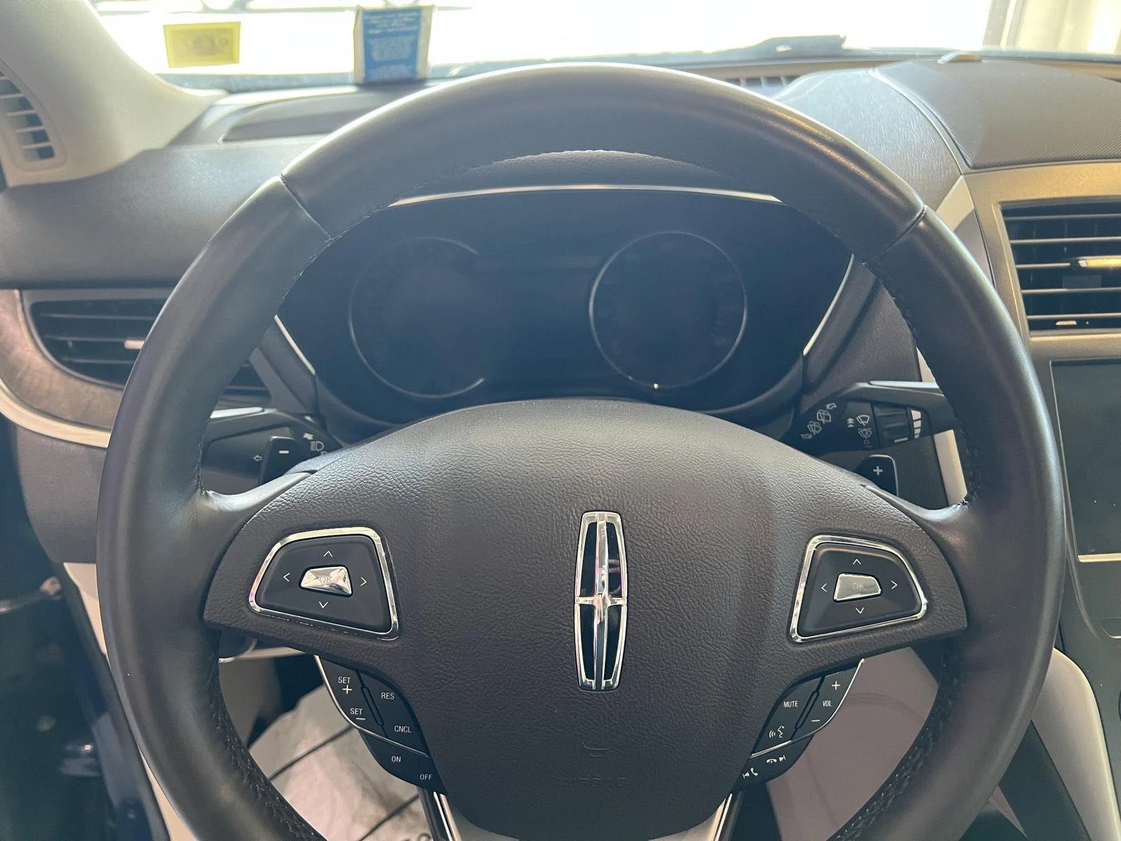 Used 2019  Lincoln Reserve image 18
