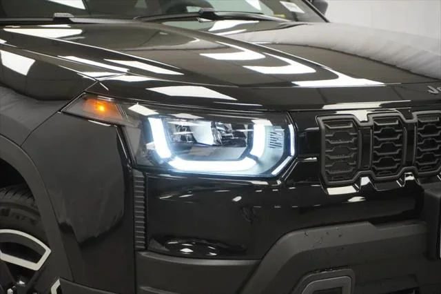 New 2026 Diamond Black Crystal Pearl-Coat Exterior Paint Jeep Limited image 5