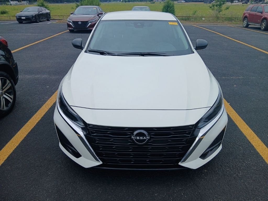 2025 Nissan Altima's photo