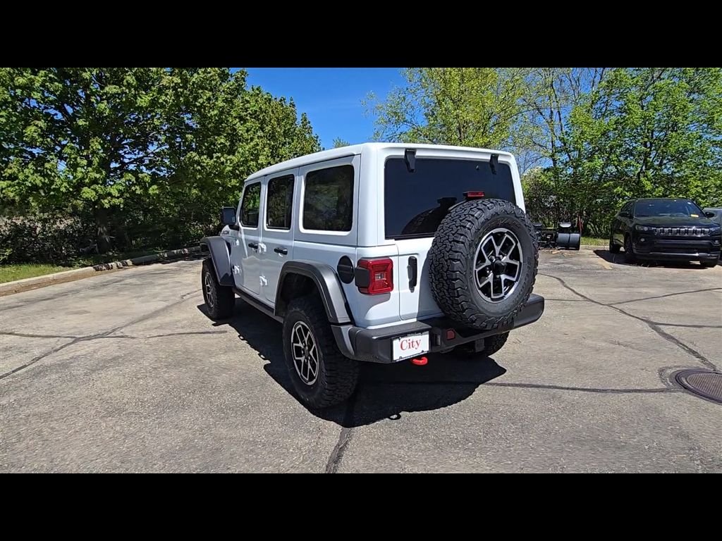 New 2026 Bright White Clear-Coat Exterior Paint Jeep Rubicon image 6