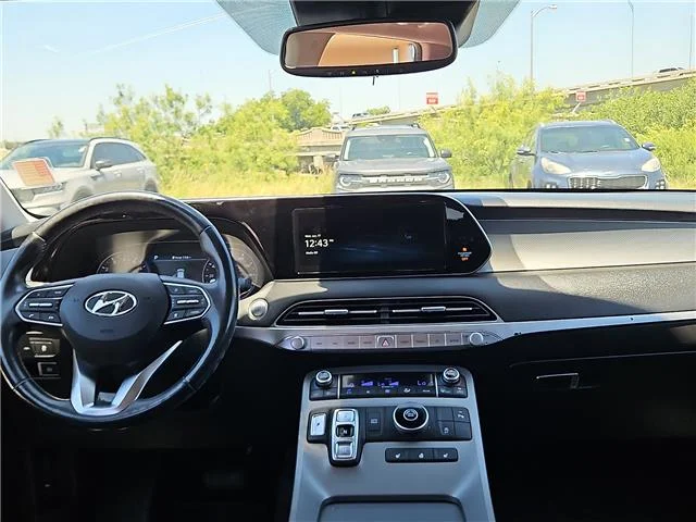 Used 2022 Black Hyundai SEL Front-Wheel Drive image 10