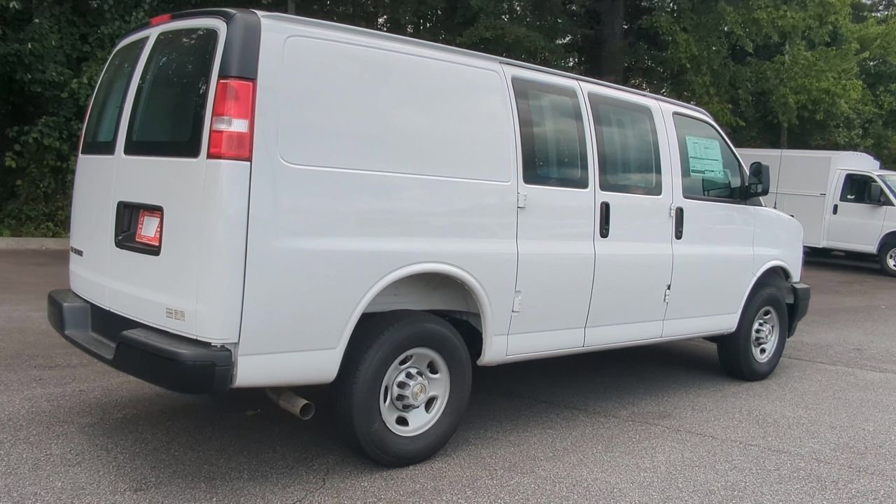 New 2025 Summit White Chevrolet Work Truck image 8