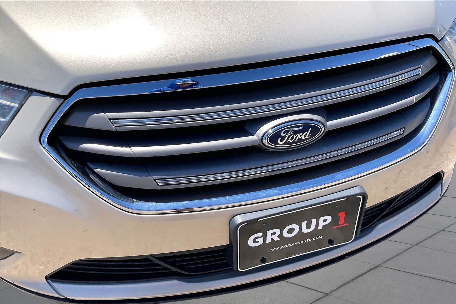 Used 2018 White Gold Metallic Ford SEL image 28