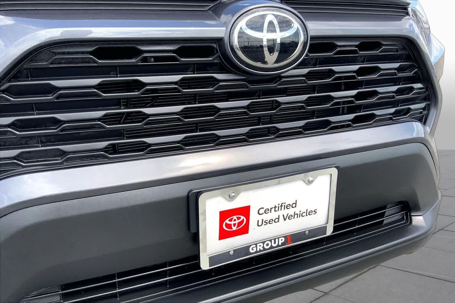 Used 2025 Magnetic Gray Metallic Toyota Hybrid XLE image 29