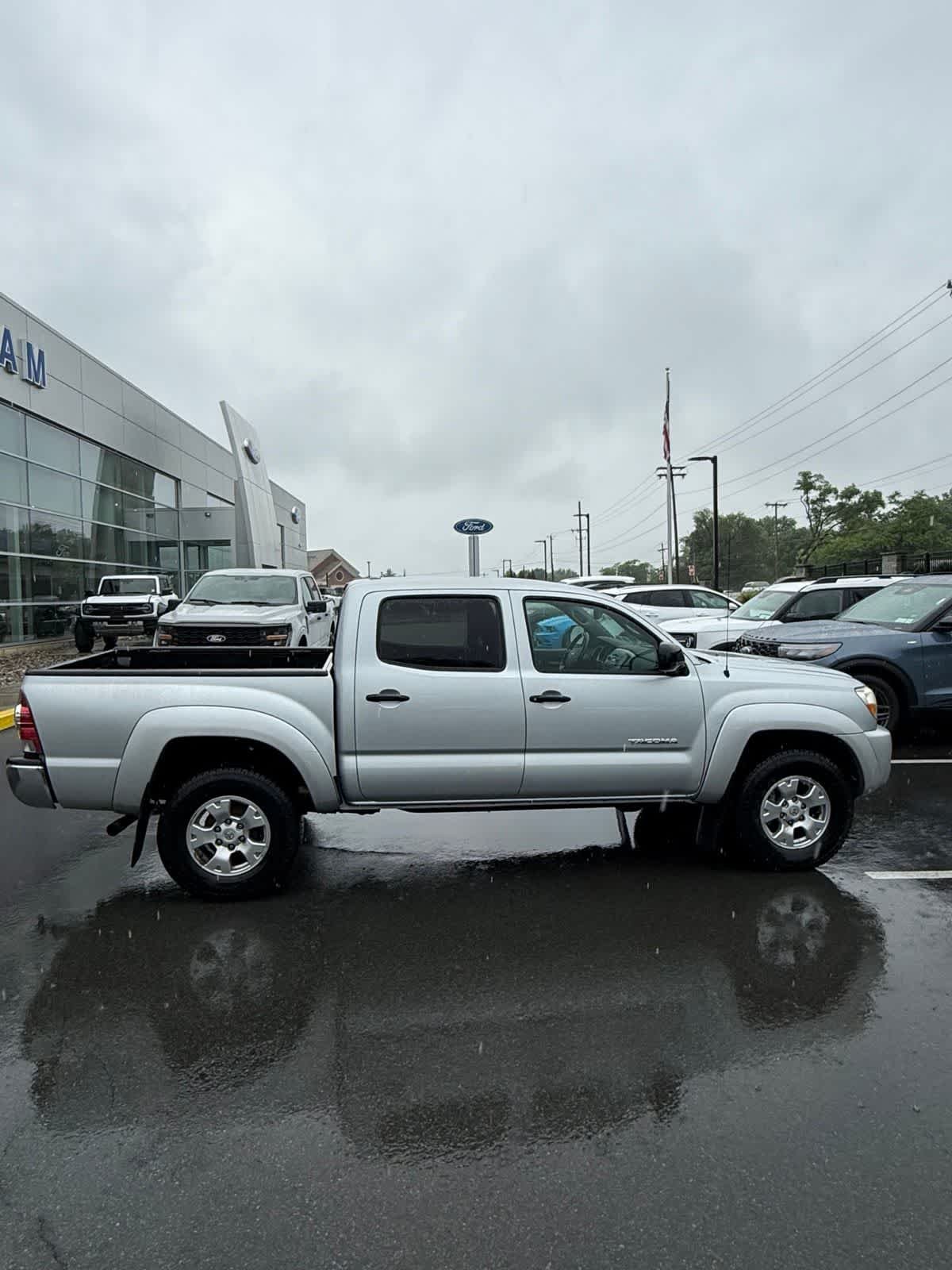Used 2009 Silver Streak Mica Toyota  image 6