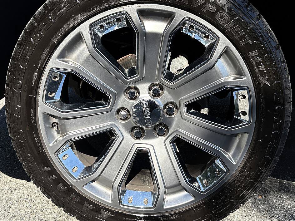 Used 2018 Mineral Metallic GMC Denali image 8