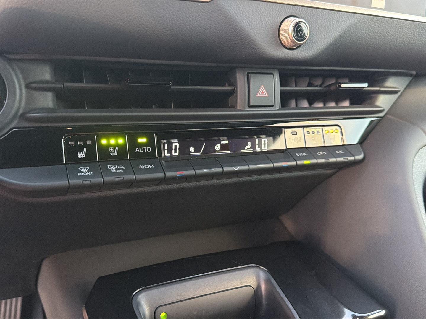 2025 Toyota Crown XLE - Photo 27