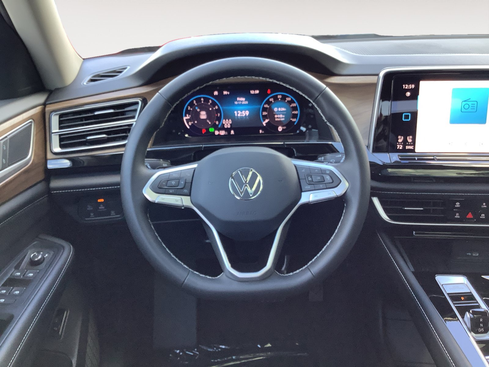 New 2026 Silver Mist Metallic Volkswagen 2.0T SE w/Technology image 15