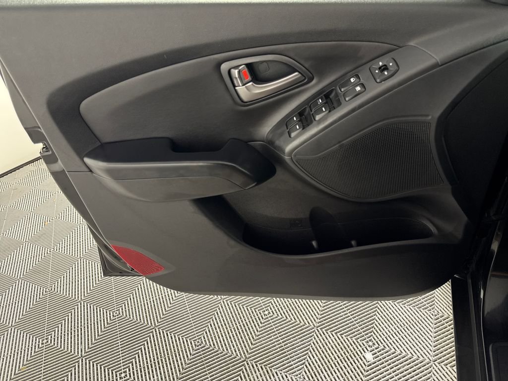 Used 2014 Gray Hyundai SE image 10