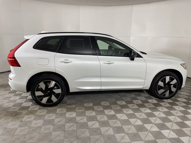 Certified Used 2025 Crystal White Volvo Plus image 13