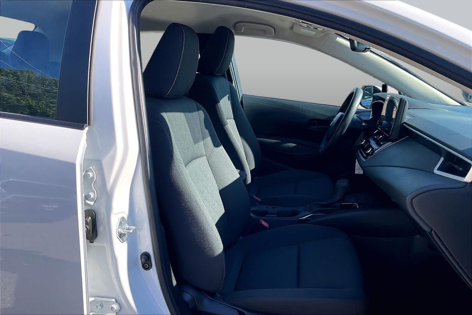 Used 2025 Ice Cap Toyota LE image 9