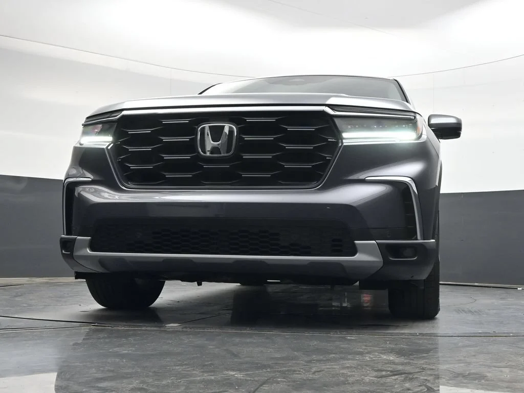 Certified Used 2025 Modern Steel Metallic Honda EX-L image 97