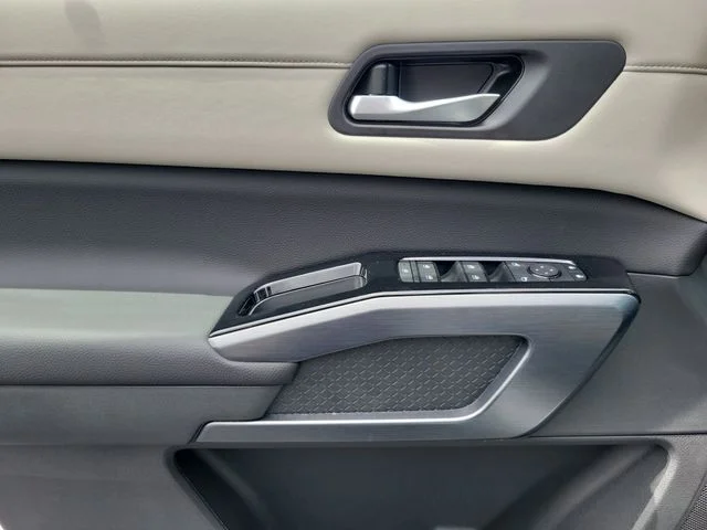 New 2026 Super Black Nissan SL image 12